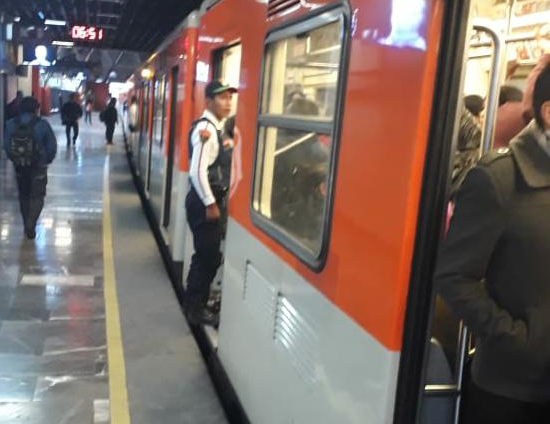 Estaciones del Metro L5 seguirán cerradas por fuga; asignan transporte sustituto #regionmx