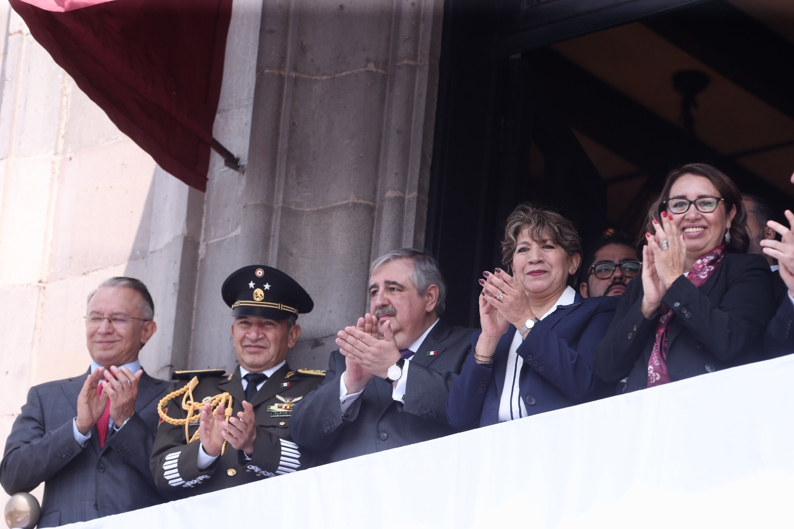 Delfina Gómez encabeza el Desfile Cívico Militar desde el palacio de Toluca #regionmx