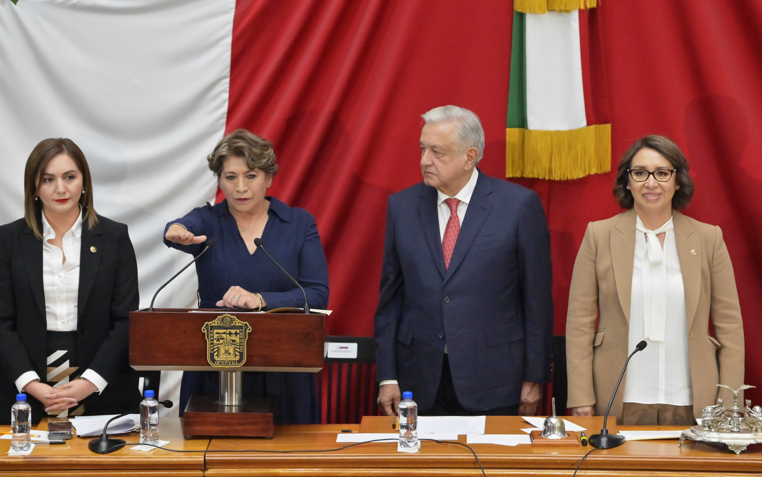 Delfina Gómez Álvarez rinde protesta como la primera Gobernadora del Estado de México  #regionmx
