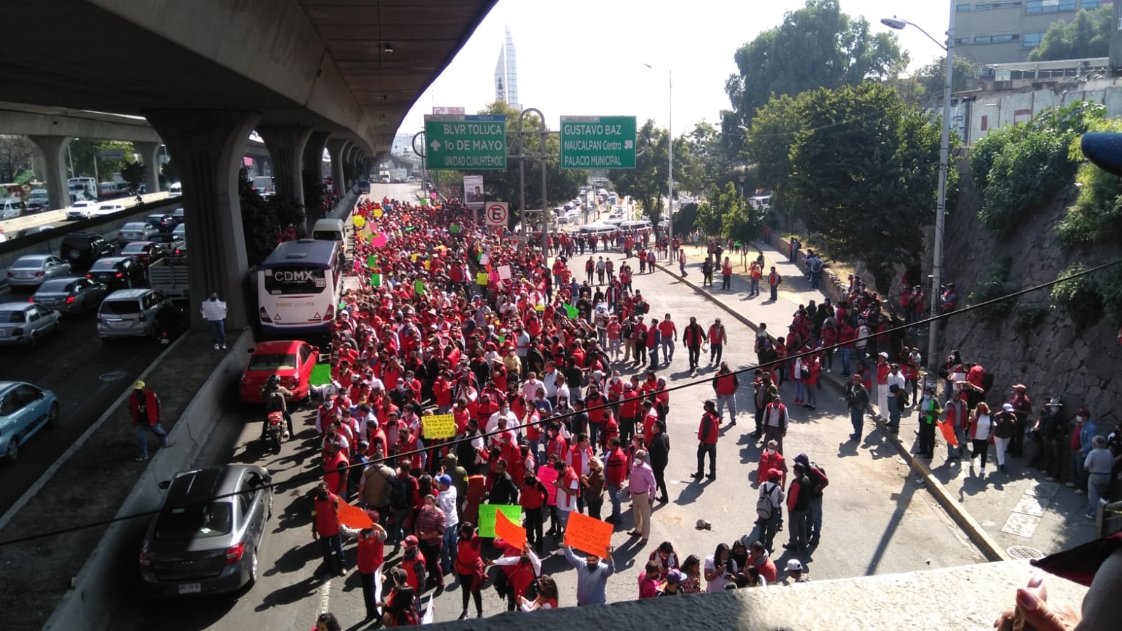 Trabajadores de Naucalpan se manifiestan en Periférico #regionmx