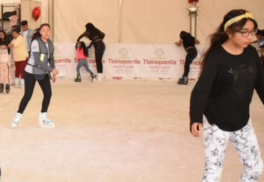 Inauguran primera pista de hielo gratuita en Tlalnepantla Oriente #regionmx