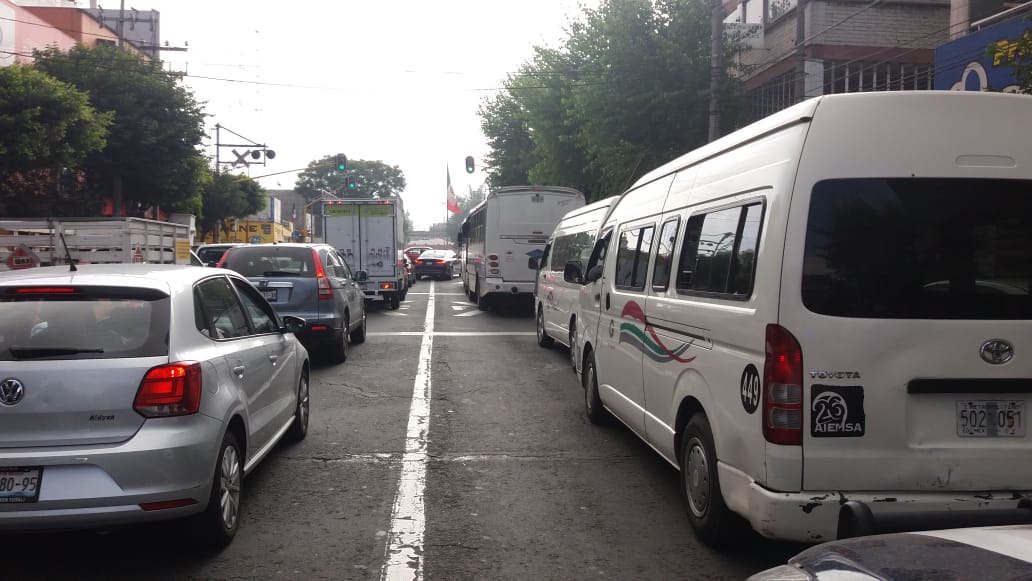 Transportistas cierran zona centro de Tlalnepantla #regionmx