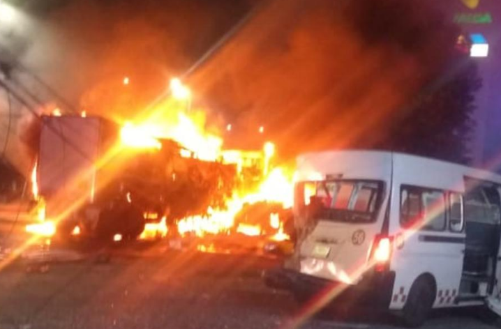 Tráiler se incendia en Tlalnepantla; personas resultaron heridas #regionmx