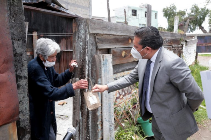 Juan Rodolfo entrega paquetes alimentarios a población vulnerable en Toluca #regionmx