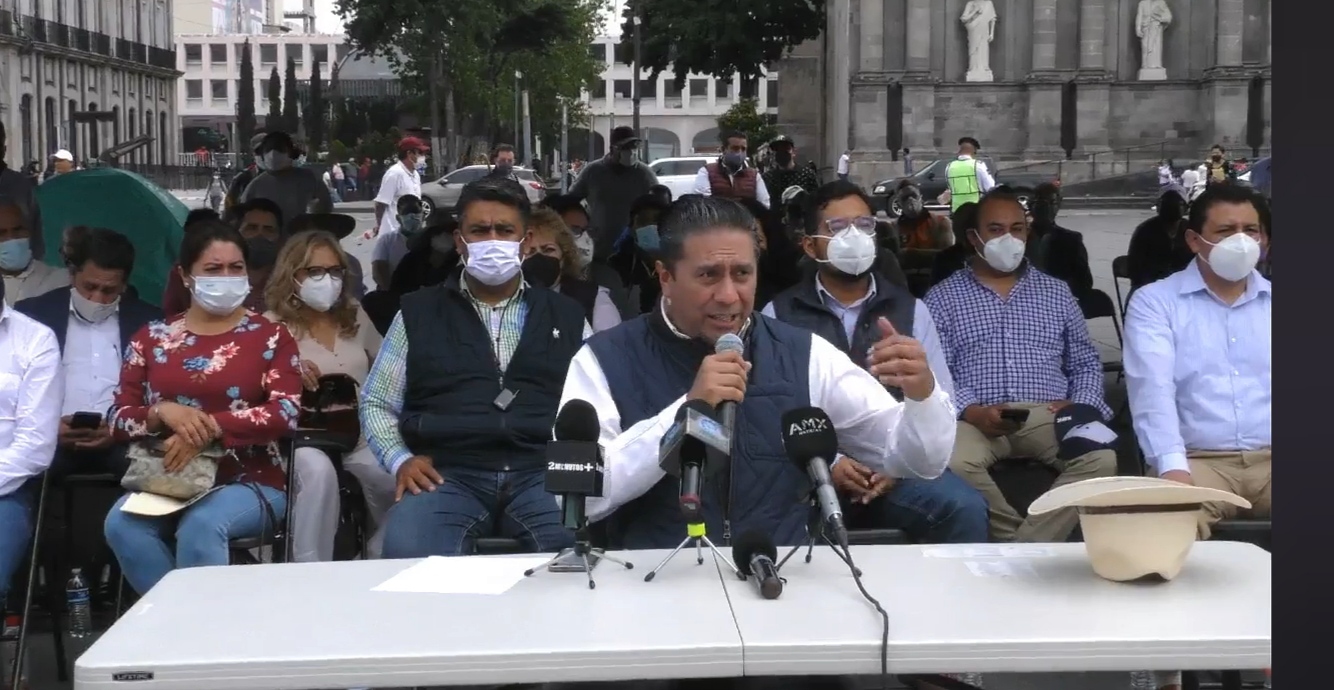 Juan Rodolfo realiza plantón; otros alcaldes se le unen y denuncian adeudos de administraciones anteriores #regionmx 