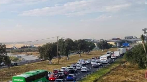 Camioneros bloquean la México-Pachuca #regionmx 