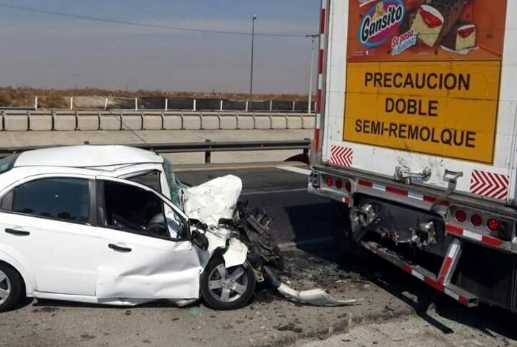 Automóvil se impacta contra tráiler en el Circuito Exterior Mexiquense #regionmx