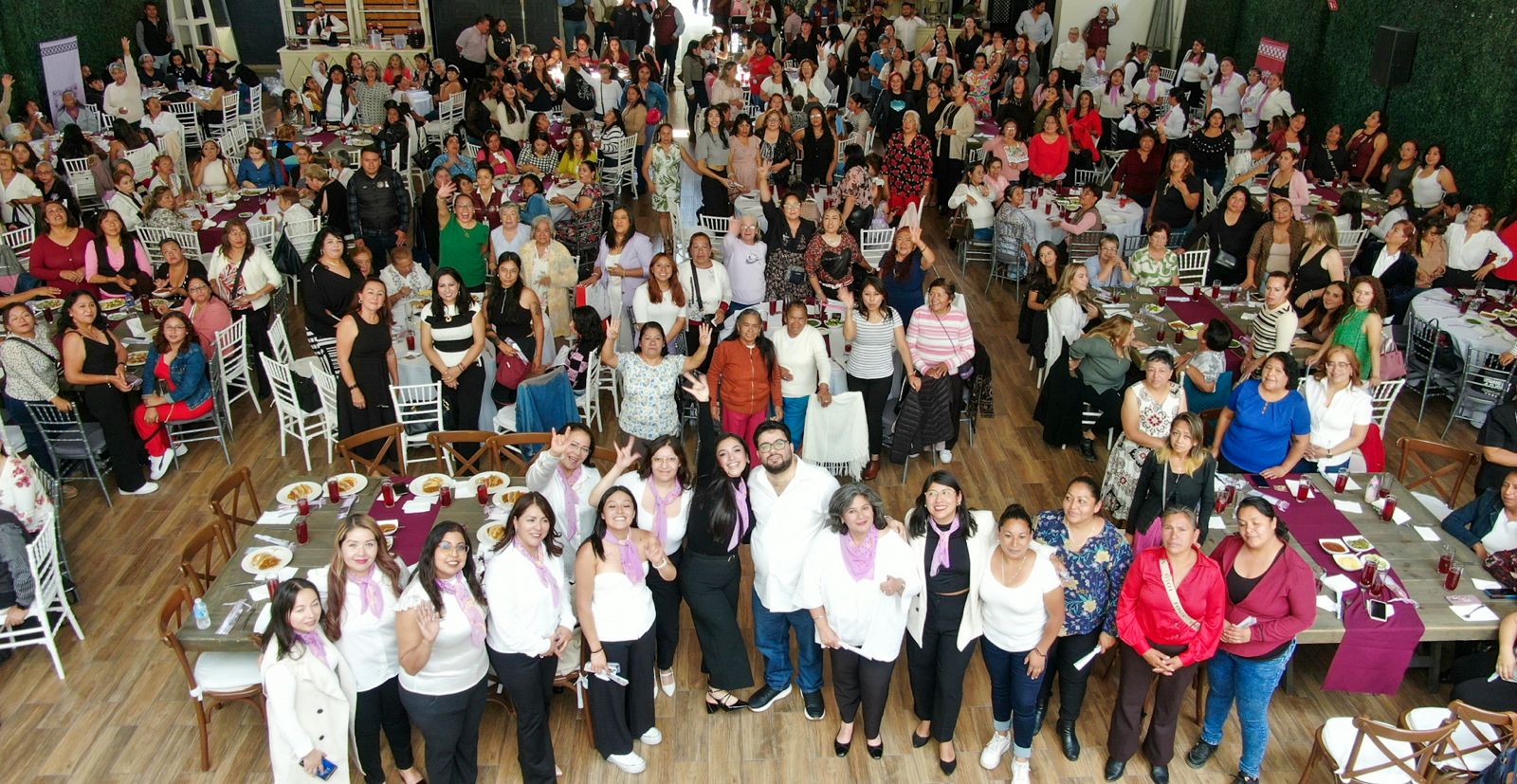 Con rifa, comida y baile celebran a las mamás naucalpenses #regionmx 