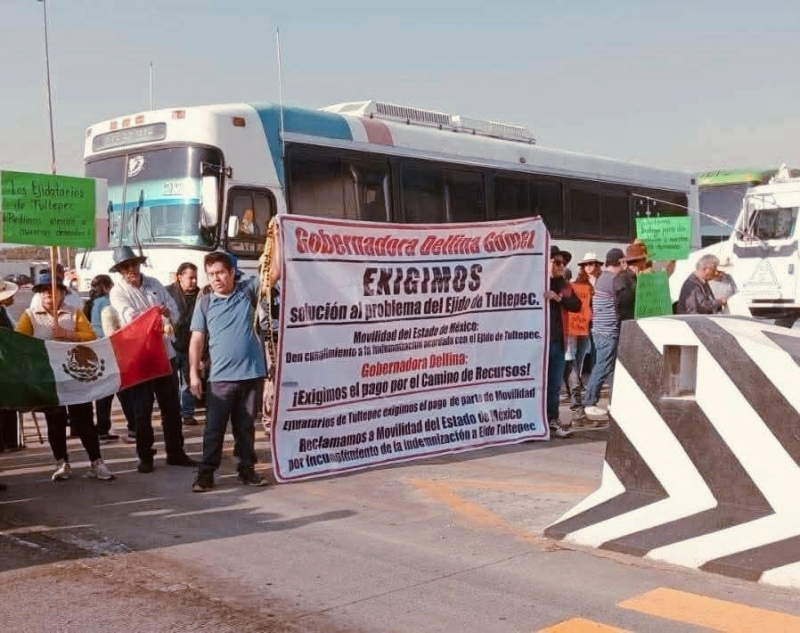 Ejidatarios bloquean caseta del Circuito Exterior Mexiquense #regionmx
