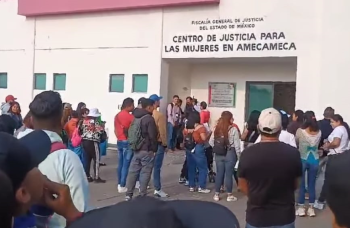 Barberos protestan en el EdoMéx y palacio nacional